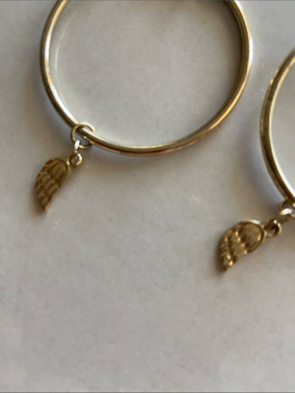 Small hoop earrings with angel wing charm - Picture 2 of 3